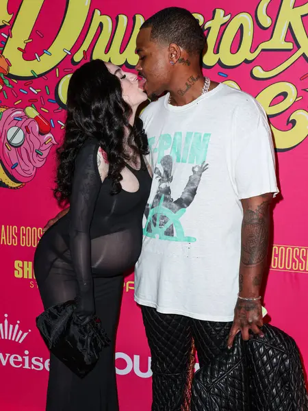 Bhad Bhabie (Danielle Peskowitz Bregoli) ve erkek arkadaşı Le Vaughn, Los Angeles Premiere Of Shout 'a geldiler! Stüdyolar, Her Şey Komedi ve Ütopya 'nın Haziran' ı 20 Şubat 2024 'te Hollywood, Los Angeles' taki TCL Çin 6 Tiyatrosu 'nda düzenlendi.