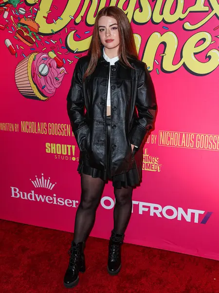 Courtney D 'Angelo, Los Angeles Çığlık' ın galasına geliyor! Stüdyolar, Her Şey Komedi ve Ütopya 'nın Haziran' ı 20 Şubat 2024 'te Hollywood, Los Angeles, Kaliforniya, ABD' deki TCL Çin 6 Tiyatrosu 'nda düzenlendi.. 