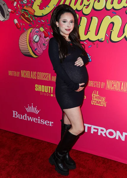 Esther Povitsky, Los Angeles Çığlık Galası 'na geliyor! Stüdyolar, Her Şey Komedi ve Ütopya 'nın Haziran' ı 20 Şubat 2024 'te Hollywood, Los Angeles, Kaliforniya, ABD' deki TCL Çin 6 Tiyatrosu 'nda düzenlendi.. 