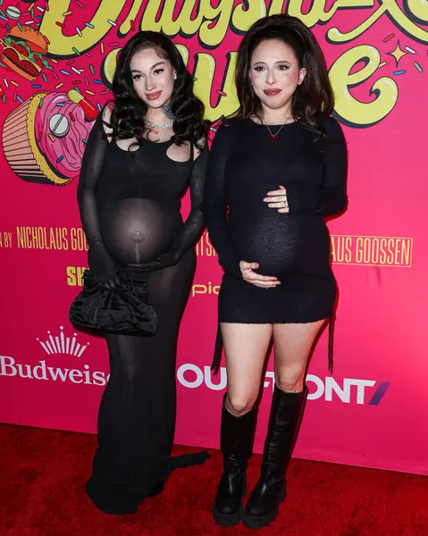 Bhad Bhabie (Danielle Peskowitz Bregoli) ve Esther Povitsky Los Angeles Premiere Of Shout 'a vardılar! Stüdyolar, Her Şey Komedi ve Ütopya 'nın Haziran' ı 20 Şubat 2024 'te Hollywood, Los Angeles, ABD' deki TCL Çin 6 Tiyatrosu 'nda düzenlendi.