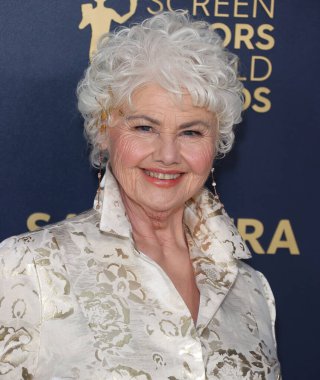 Atıcı Versace SS15 Couture giyen Annette Badland, 24 Şubat 2024 'te ABD' nin Kaliforniya eyaletinin Los Angeles kentinde düzenlenen Shrine Konser Salonu ve Fuar Salonu 'nda düzenlenen 30.. 