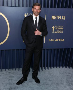 Louis Vuitton 'u giyen Bradley Cooper, 24 Şubat 2024' te ABD 'nin Kaliforniya eyaletinin Los Angeles kentinde düzenlenen Shrine Konser Salonu ve Fuar Salonu' nda düzenlenen 30.. 