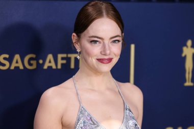 Louis Vuitton marka, pullu, incili, kristalli eğrelti otu yaprağı desenli ve fildişi sandaletli Louis Vuitton Lisesi Mücevheratçısı Guild Ödülleri 'ne 30.