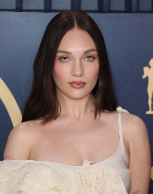 Klasik Alexander McQueen 'i giyen Maddie Ziegler, 24 Şubat 2024' te ABD 'nin Kaliforniya eyaletinin Los Angeles kentinde düzenlenen Shrine Konser Salonu ve Fuar Salonu' nda düzenlenen 30..