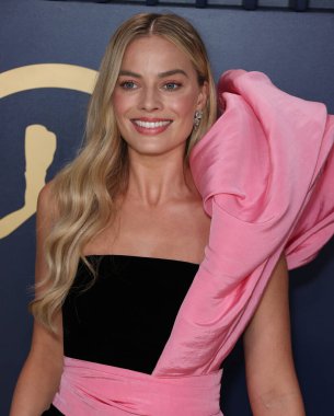 Schiaparelli FW20 Couture giyen Margot Robbie, 24 Şubat 2024 'te ABD' nin Kaliforniya eyaletinin Los Angeles kentinde düzenlenen Shrine Konser Salonu ve Fuar Salonu 'nda düzenlenen 30.. 