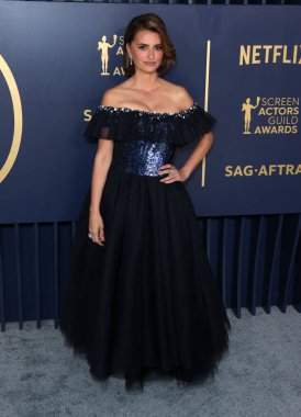 Chanel giyen Penelope Cruz, 24 Şubat 2024 'te ABD' nin Kaliforniya eyaletinin Los Angeles kentinde düzenlenen Shrine Konser Salonu ve Fuar Salonu 'nda düzenlenen 30.. 