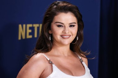 Versace ve Messika mücevherleri giyen Selena Gomez, 24 Şubat 2024 'te ABD' nin Kaliforniya eyaletinin Los Angeles kentinde düzenlenen Shrine Konser Salonu ve Fuar Salonu 'nda düzenlenen 30..