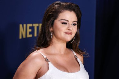 Versace ve Messika mücevherleri giyen Selena Gomez, 24 Şubat 2024 'te ABD' nin Kaliforniya eyaletinin Los Angeles kentinde düzenlenen Shrine Konser Salonu ve Fuar Salonu 'nda düzenlenen 30..