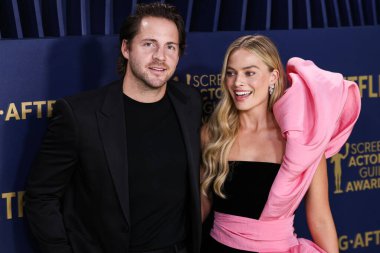 Tom Ackerley ve eşi Margot Robbie, 24 Şubat 2024 'te ABD' nin Kaliforniya eyaletinin Los Angeles kentindeki Shrine Oditoryum ve Fuar Salonu 'nda düzenlenen 30..
