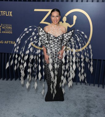 Ali Wong 'un giydiği Iris Van Herpen Couture elbisesi ve Brandon Blackwood ayakkabıları 24 Şubat 2024' te ABD 'nin Los Angeles şehrinde düzenlenen Shrine Auditorium ve Expo Hall' da düzenlenen 30..
