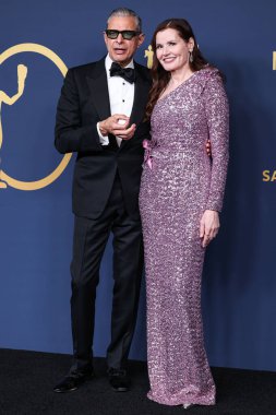 Jeff Goldblum ve Geena Davis, 24 Şubat 2024 'te ABD' nin Kaliforniya eyaletinin Los Angeles kentinde düzenlenen Shrine Konser Salonu ve Fuar Salonu 'nda düzenlenen 30..