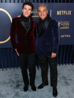 Clemente Ortiz ve babası John Ortiz, 24 Şubat 2024 'te ABD' nin Kaliforniya eyaletinin Los Angeles kentindeki Shrine Auditorium ve Expo Hall 'da düzenlenen 30..