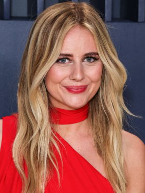 Justine Lupe, Shrine Konser Salonu ve Fuar Salonu 'nda düzenlenen 30. Geleneksel Sinema Oyuncuları Birliği Ödülleri' ne 24 Şubat 2024 'te Los Angeles, Kaliforniya, ABD.