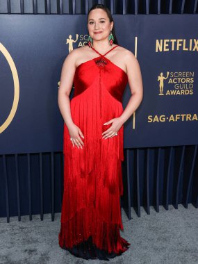 Louis Gladstone 'un üzerinde pullar, inciler, kristaller, eğrelti otu yaprakları ve fildişi sandaletlerle işlenmiş Louis Vuitton marka dantel bir elbise ve Louis Vuitton Lisesi Mücevherleri, Shrine' de düzenlenen 30.