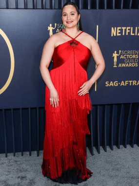 Louis Gladstone 'un üzerinde pullar, inciler, kristaller, eğrelti otu yaprakları ve fildişi sandaletlerle işlenmiş Louis Vuitton marka dantel bir elbise ve Louis Vuitton Lisesi Mücevherleri, Shrine' de düzenlenen 30.