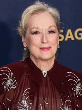 Prada giyen Meryl Streep, 24 Şubat 2024 'te ABD' nin Kaliforniya eyaletinin Los Angeles kentinde düzenlenen Shrine Konser Salonu ve Fuar Salonu 'nda düzenlenen 30.. 