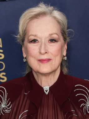 Prada giyen Meryl Streep, 24 Şubat 2024 'te ABD' nin Kaliforniya eyaletinin Los Angeles kentinde düzenlenen Shrine Konser Salonu ve Fuar Salonu 'nda düzenlenen 30.. 