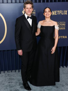 Ryan Piers Williams ve America Ferrera, 24 Şubat 2024 'te ABD' nin Kaliforniya eyaletinin Los Angeles kentindeki Shrine Auditorium ve Expo Hall 'da düzenlenen 30..