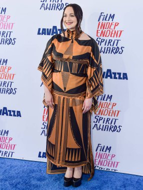 J.Okuna 'nın giydiği Lily Gladstone, 25 Şubat 2024' te Santa Monica, Los Angeles, Kaliforniya 'da düzenlenen 2024 Yıllık Bağımsız Film Ruhu Ödülleri' ne (39..