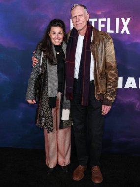Anne Bailleux-Flanders ve John Flanders, 26 Şubat 2024 'te Hollywood, Los Angeles, Kaliforniya, ABD' deki Mısırlı Tiyatrosu 'nda düzenlenen Netflix' in 'Spaceman' inin Los Angeles Özel Gösterimi 'ne geldiler.. 