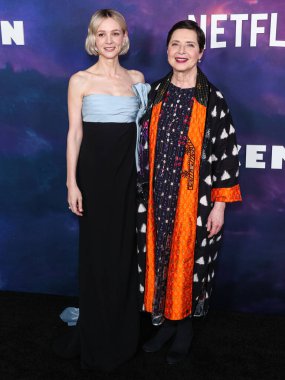 Carey Mulligan ve Isabella Rossellini, Netflix 'in' Spaceman 'adlı filminin Los Angeles Özel Gösterimi' ne 26 Şubat 2024 'te Hollywood' da Hollywood, Los Angeles, Kaliforniya 'da geldiler..