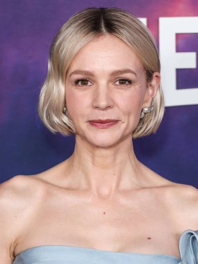 Valentino elbisesi ve Bulgari mücevheri giyen Carey Mulligan, 26 Şubat 2024 'te Hollywood' daki Mısırlı Tiyatrosu 'nda düzenlenen Netflix' in 'Spaceman' inin Los Angeles Özel Gösterimi 'ne geldi.. 