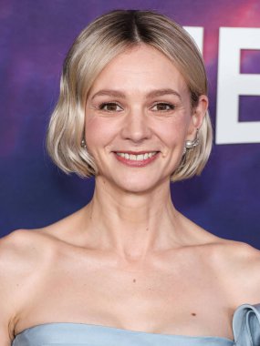Valentino elbisesi ve Bulgari mücevheri giyen Carey Mulligan, 26 Şubat 2024 'te Hollywood' daki Mısırlı Tiyatrosu 'nda düzenlenen Netflix' in 'Spaceman' inin Los Angeles Özel Gösterimi 'ne geldi.. 