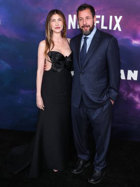 Jackie Sandler ve kocası Adam Sandler, Netflix 'in 26 Şubat 2024' te Hollywood 'daki Mısırlı Tiyatrosu' nda düzenlenen 'Spaceman' ın Los Angeles Özel Gösterimi 'ne geldiler..