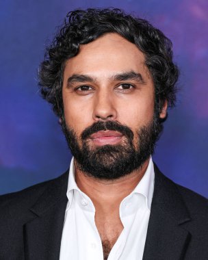 Kunal Nayyar, Los Angeles 'taki Netflix' in 26 Şubat 2024 'te Hollywood Mısırlı Tiyatrosu' nda düzenlenen 'Spaceman' adlı özel gösterimine geldi.. 