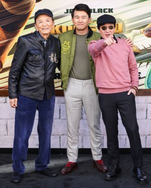 James Hong, Ronny Chieng ve Ke Huy Quan, 3 Mart 2024 'te Amerika Birleşik Devletleri' nin Kaliforniya eyaletinin Los Angeles şehrinde düzenlenen DreamWorks Animasyon ve Universal Pictures 'Kung Fu Panda 4' ün dünya prömiyerine geldiler.. 