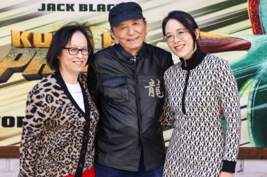 Susan Hong, James Hong ve Nisan Hong, 3 Mart 2024 'te Amerika Birleşik Devletleri' nin Los Angeles, Kaliforniya 'da bulunan The Grove 14' te düzenlenen DreamWorks Animasyon ve Universal Pictures 'Kung Fu Panda 4' ün dünya prömiyerine geldiler..