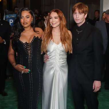 Dolce ve Gabbana elbisesi giyen Ayesha Curry, Lindsay Lohan ve Dakota Lohan, Netflix 'in 5 Mart 2024' te New York, New York, New York, ABD 'deki The Paris Theater' da düzenlenen İrlanda Dileğinin New York Özel Gösterimi 'ne geldiler.. 