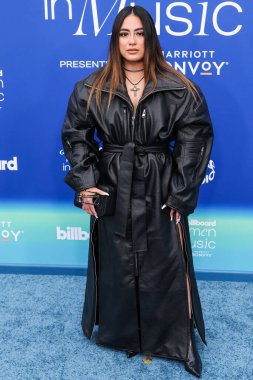 Khy giyen Ally Brooke, 6 Mart 2024 'te Inglewood, Los Angeles, Kaliforniya, ABD' deki SoFi Stadyumu 'ndaki YouTube Tiyatrosu' nda düzenlenen 2024 Billboard Women in Music 'e ulaştı..