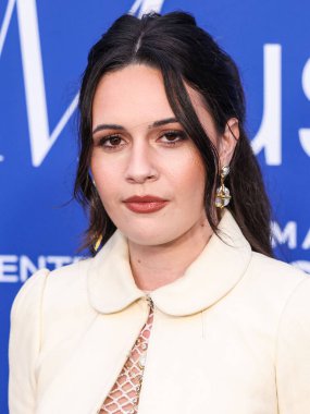 Bea Miller, 6 Mart 2024 'te Inglewood, Los Angeles, Kaliforniya, ABD' deki SoFi Stadyumu 'ndaki YouTube Tiyatrosu' nda düzenlenen 2024 Billboard Women in Music 'e ulaştı.. 