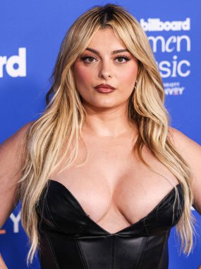 Bebe Rexha, 6 Mart 2024 'te Inglewood, Los Angeles, Kaliforniya, ABD' deki SoFi Stadyumu 'ndaki YouTube Tiyatrosu' nda düzenlenen 2024 Billboard Women in Music 'e geldi..