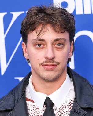 Brett Neustrom, 6 Mart 2024 'te Inglewood, Los Angeles, Kaliforniya, ABD' deki SoFi Stadyumu 'ndaki YouTube Tiyatrosu' nda düzenlenen 2024 Billboard Women in Music 'e ulaştı..