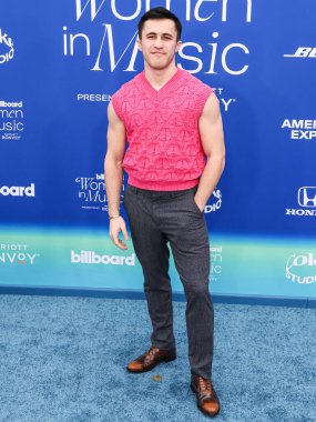 Chris Olsen, 6 Mart 2024 tarihinde Inglewood, Los Angeles, Kaliforniya, ABD 'deki SoFi Stadyumu' ndaki YouTube Tiyatrosu 'nda düzenlenen 2024 Billboard Women in Music' e geldi..