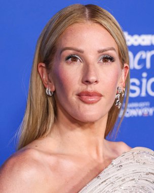 Gaurav Gupta giyen Ellie Goulding, 6 Mart 2024 'te Inglewood, Los Angeles, Kaliforniya, ABD' deki SoFi Stadyumu 'ndaki YouTube Tiyatrosu' nda düzenlenen 2024 Billboard Women in Music 'e geldi..