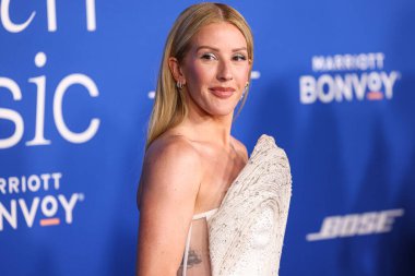 Gaurav Gupta giyen Ellie Goulding, 6 Mart 2024 'te Inglewood, Los Angeles, Kaliforniya, ABD' deki SoFi Stadyumu 'ndaki YouTube Tiyatrosu' nda düzenlenen 2024 Billboard Women in Music 'e geldi..