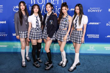 Güney Koreli kız grubu NewJeans 'dan Hyein, Hanni Pham, Minji, Danielle Marsh ve Haerin, 6 Mart 2024' te Inglewood, Los Angeles, Kaliforniya, ABD 'de bulunan SoFi Stadyumu' ndaki YouTube Tiyatrosu 'nda düzenlenen 2024 Billboard Woman In Music' e geldiler..