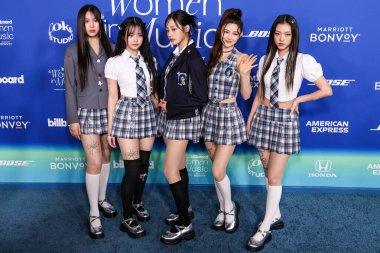 Güney Koreli kız grubu NewJeans 'dan Hyein, Hanni Pham, Minji, Danielle Marsh ve Haerin, 6 Mart 2024' te Inglewood, Los Angeles, Kaliforniya, ABD 'de bulunan SoFi Stadyumu' ndaki YouTube Tiyatrosu 'nda düzenlenen 2024 Billboard Woman In Music' e geldiler..