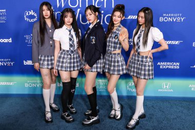 Güney Koreli kız grubu NewJeans 'dan Hyein, Hanni Pham, Minji, Danielle Marsh ve Haerin, 6 Mart 2024' te Inglewood, Los Angeles, Kaliforniya, ABD 'de bulunan SoFi Stadyumu' ndaki YouTube Tiyatrosu 'nda düzenlenen 2024 Billboard Woman In Music' e geldiler..