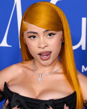 Ice Spice, 6 Mart 2024 'te Inglewood, Los Angeles, Kaliforniya, ABD' deki SoFi Stadyumu 'ndaki YouTube Tiyatrosu' nda düzenlenen 2024 Billboard Women in Music 'e ulaştı..