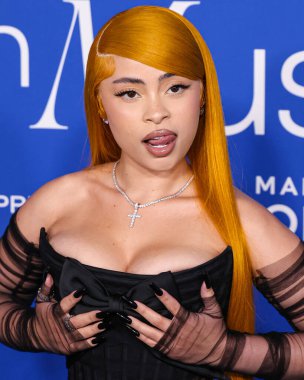 Ice Spice, 6 Mart 2024 'te Inglewood, Los Angeles, Kaliforniya, ABD' deki SoFi Stadyumu 'ndaki YouTube Tiyatrosu' nda düzenlenen 2024 Billboard Women in Music 'e ulaştı..