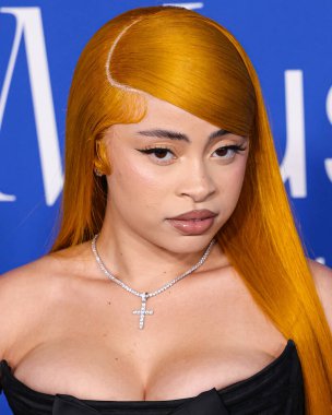Ice Spice, 6 Mart 2024 'te Inglewood, Los Angeles, Kaliforniya, ABD' deki SoFi Stadyumu 'ndaki YouTube Tiyatrosu' nda düzenlenen 2024 Billboard Women in Music 'e ulaştı..