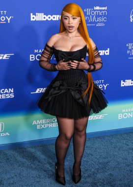 Ice Spice, 6 Mart 2024 'te Inglewood, Los Angeles, Kaliforniya, ABD' deki SoFi Stadyumu 'ndaki YouTube Tiyatrosu' nda düzenlenen 2024 Billboard Women in Music 'e ulaştı..