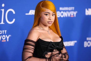 Ice Spice, 6 Mart 2024 'te Inglewood, Los Angeles, Kaliforniya, ABD' deki SoFi Stadyumu 'ndaki YouTube Tiyatrosu' nda düzenlenen 2024 Billboard Women in Music 'e ulaştı..