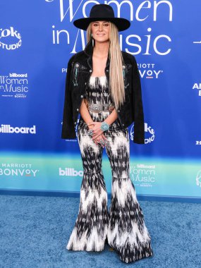 Lainey Wilson, 6 Mart 2024 'te Inglewood, Los Angeles, Kaliforniya, ABD' deki SoFi Stadyumu 'ndaki YouTube Tiyatrosu' nda düzenlenen 2024 Billboard Women in Music 'e ulaştı.. 