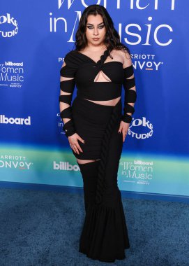 Lauren Jauregui, 6 Mart 2024 'te Inglewood, Los Angeles, Kaliforniya, ABD' deki SoFi Stadyumu 'ndaki YouTube Tiyatrosu' nda düzenlenen 2024 Billboard Women in Music 'e geldi.. 