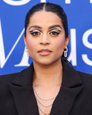 Lilly Singh, 6 Mart 2024 'te Inglewood, Los Angeles, Kaliforniya, ABD' deki SoFi Stadyumu 'ndaki YouTube Tiyatrosu' nda düzenlenen 2024 Billboard Women in Music 'e ulaştı.